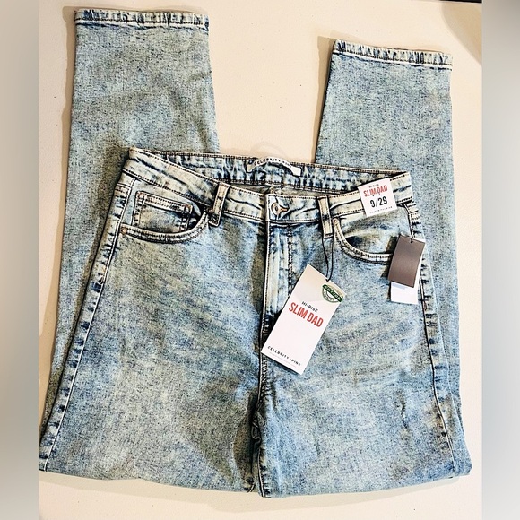 Celebrity Pink Woman's Hi-Rise Slim Dad Denim Jeans Distressed Acid Wash Sz 9/29 - Picture 1 of 13